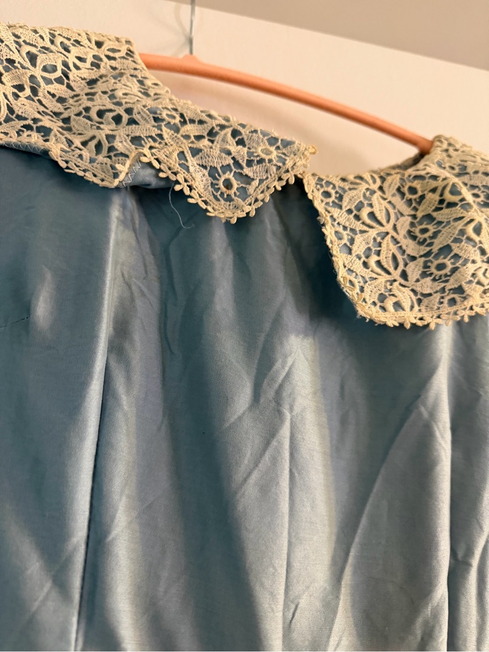 Vintage 1960’s party dress with Lace Collar in Light Blue - Picture 2 of 8